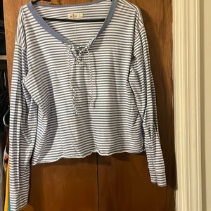 Hollister long sleeve cropped shirt
